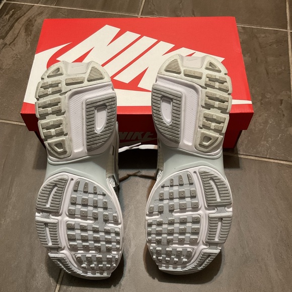 Nike - Picture 4 of 4